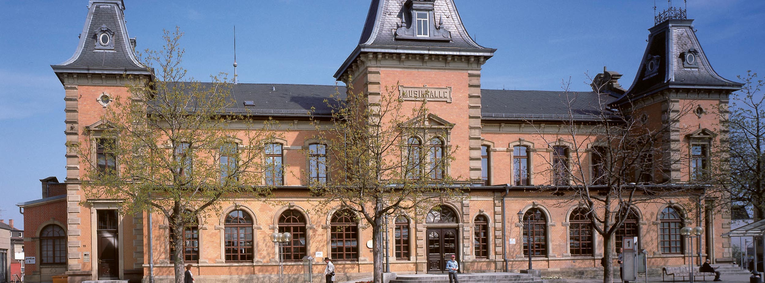 Außenaufnahme der Musikhalle